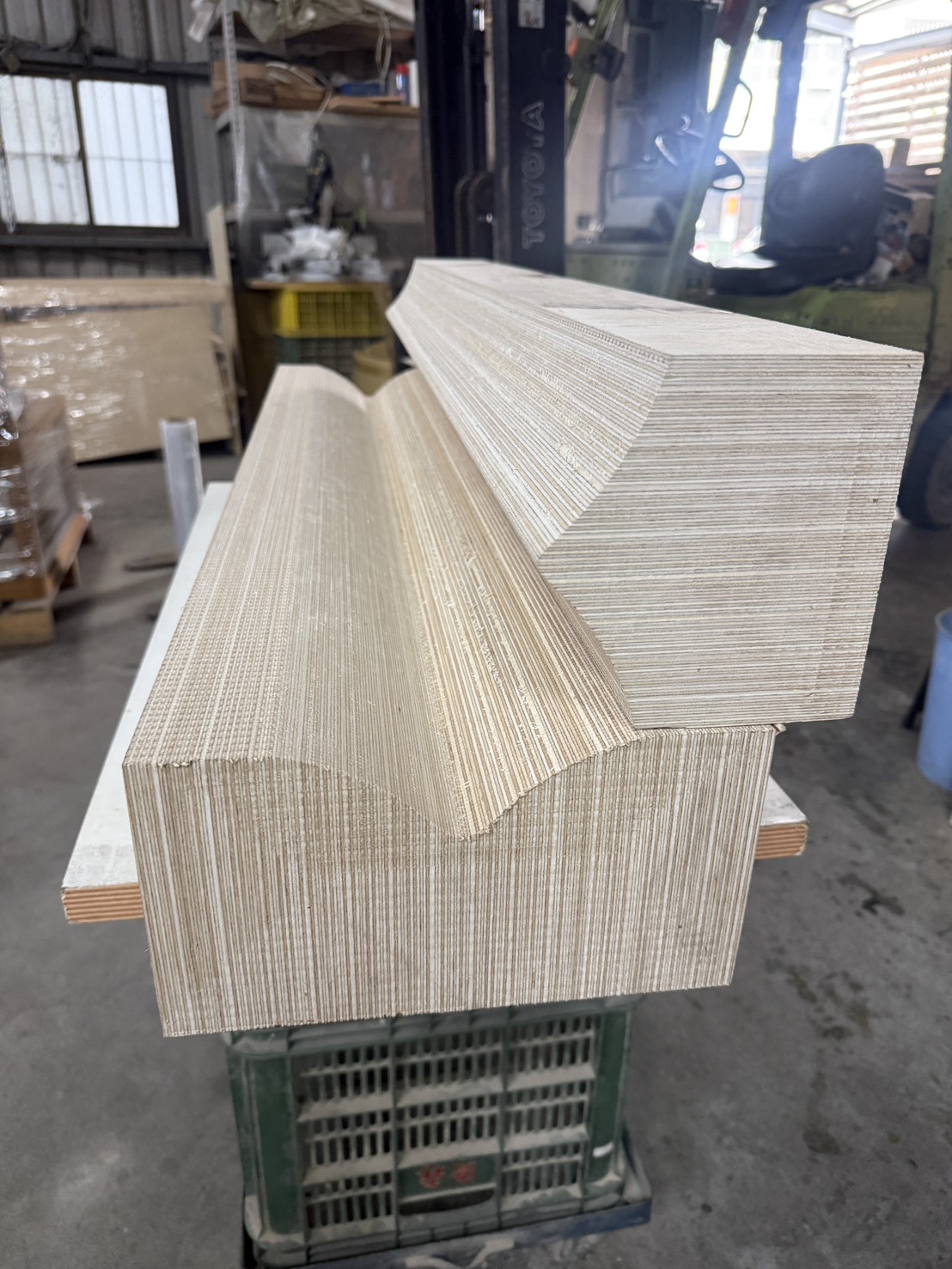CNC 銑削成型的積層合板模具，曲面過渡流暢
